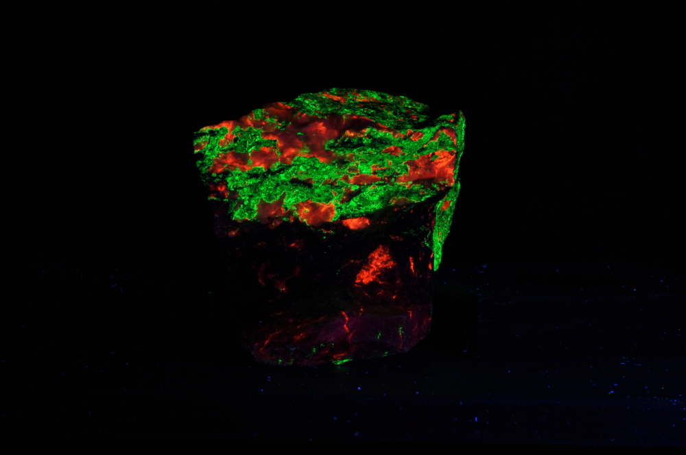 Red/orange calcite with green willemite; shortwave; 5 cm
