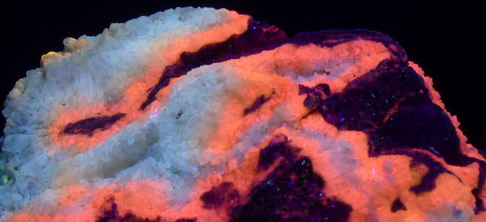 Calcite with diffuse, bleeding fluorescence; 5 cm
